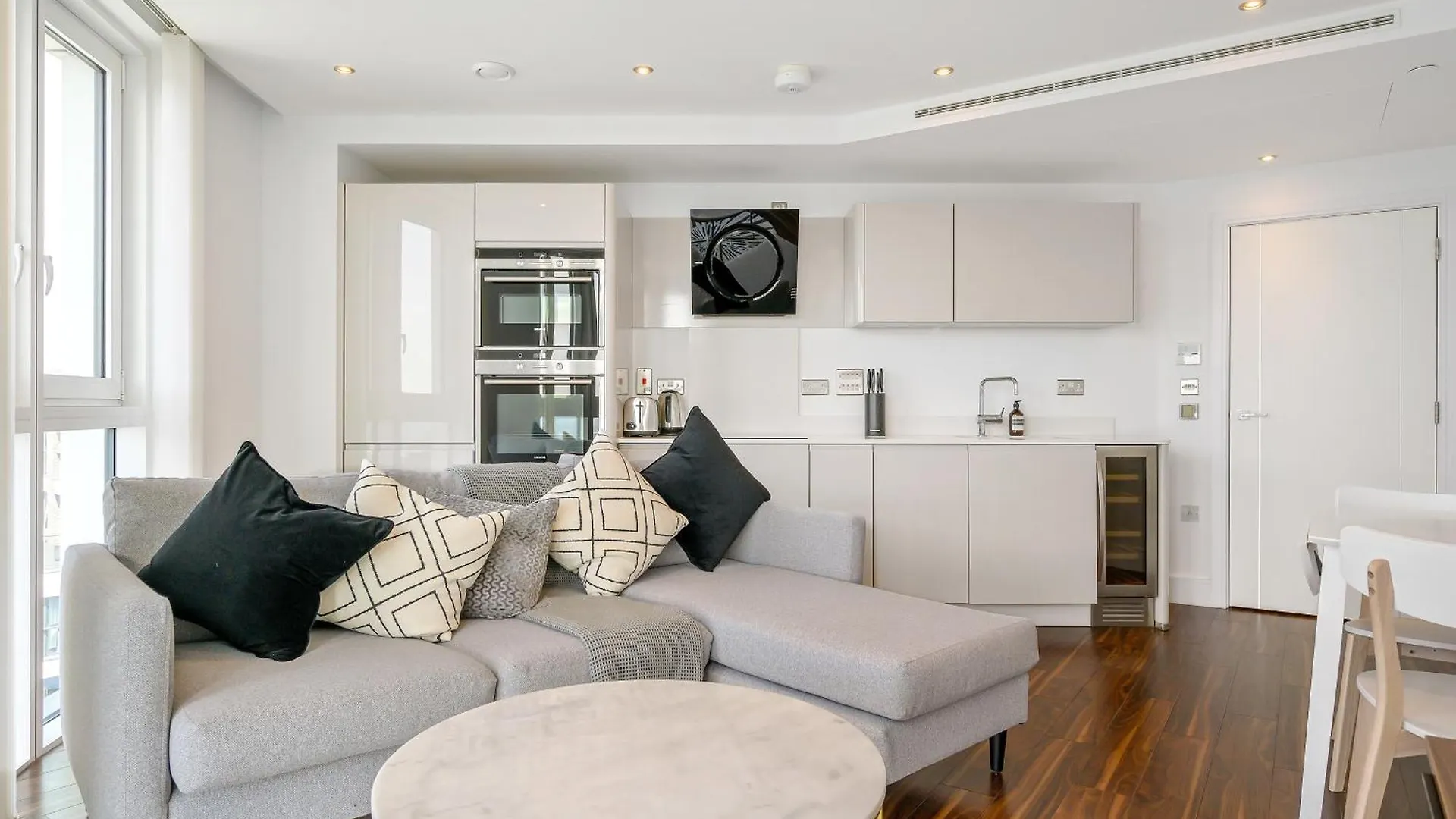 Stunning 1-Bed Apartment In Лондон