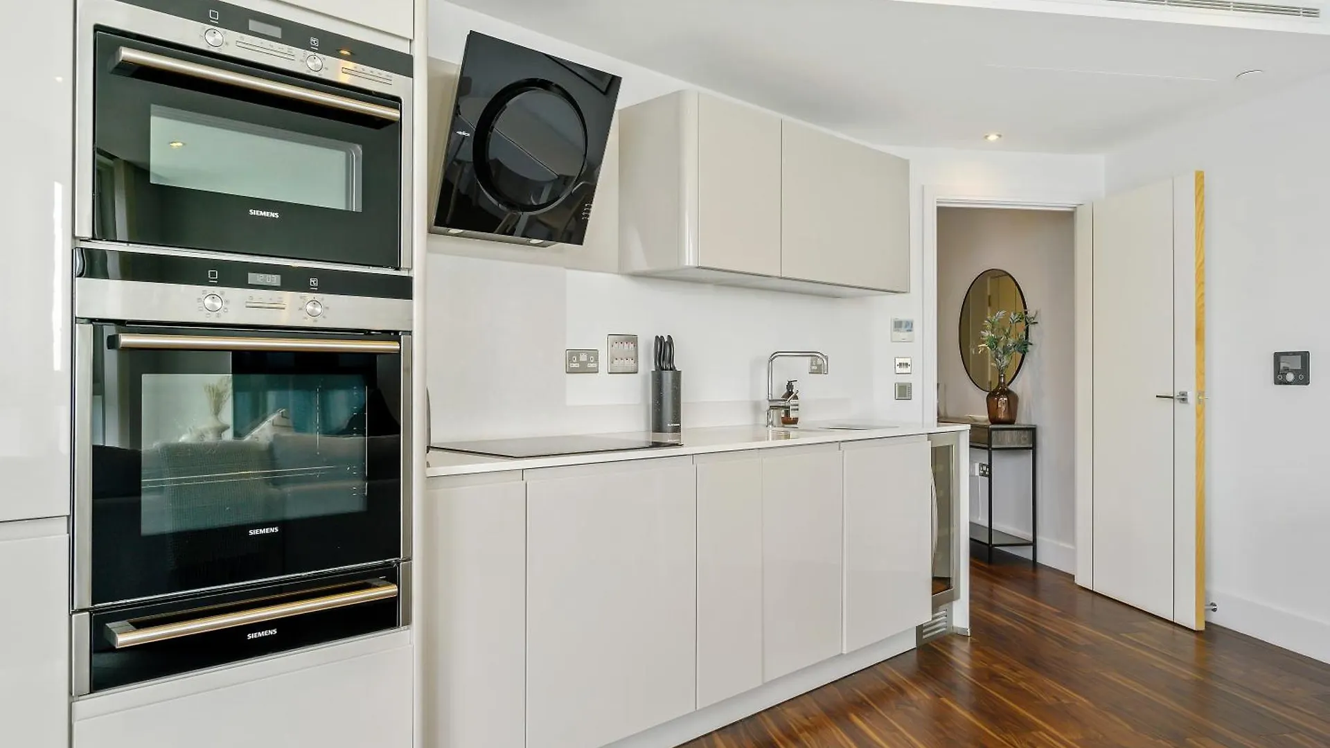 Stunning 1-Bed Apartment In Лондон
