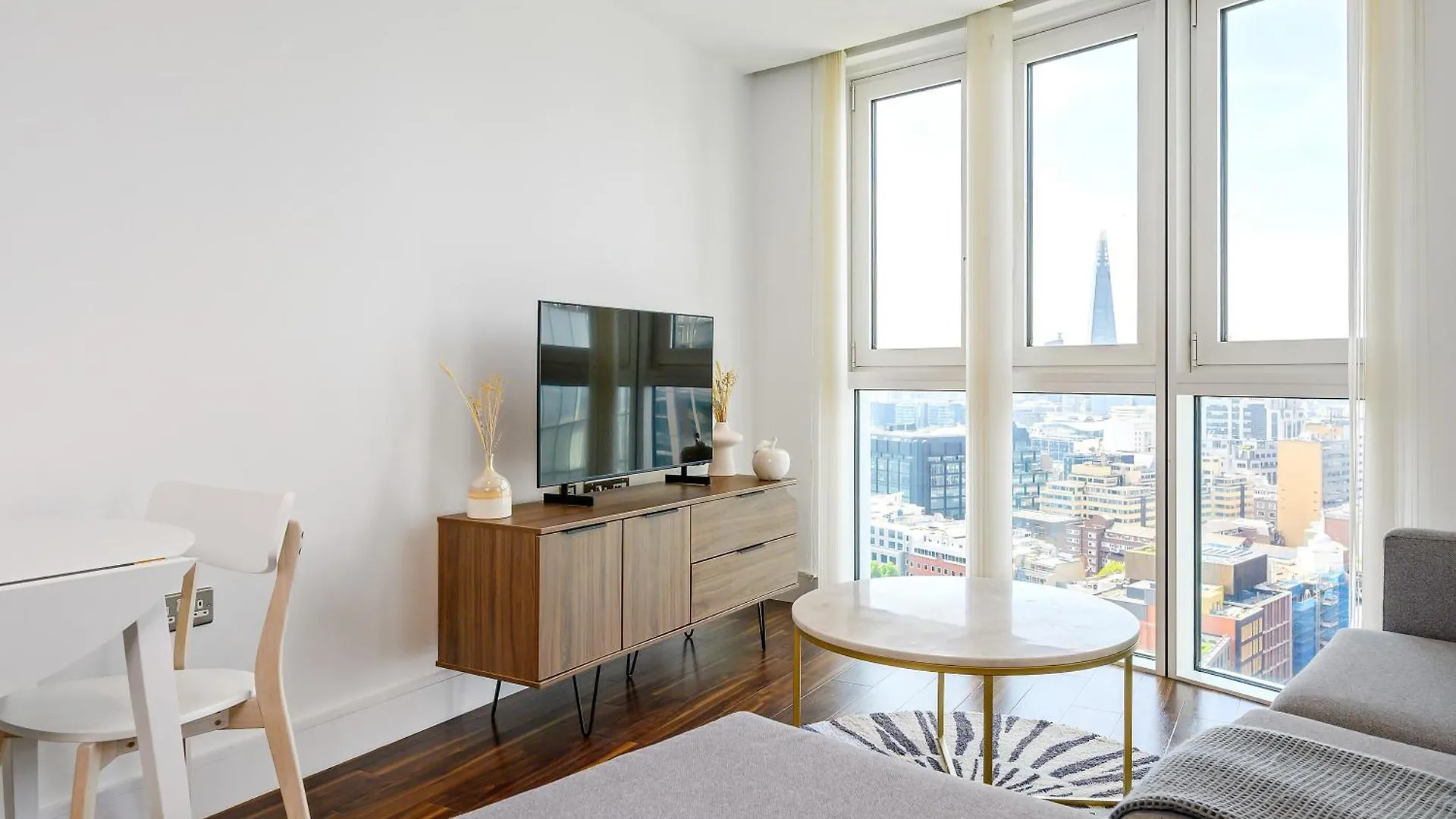 Stunning 1-Bed Apartment In Лондон