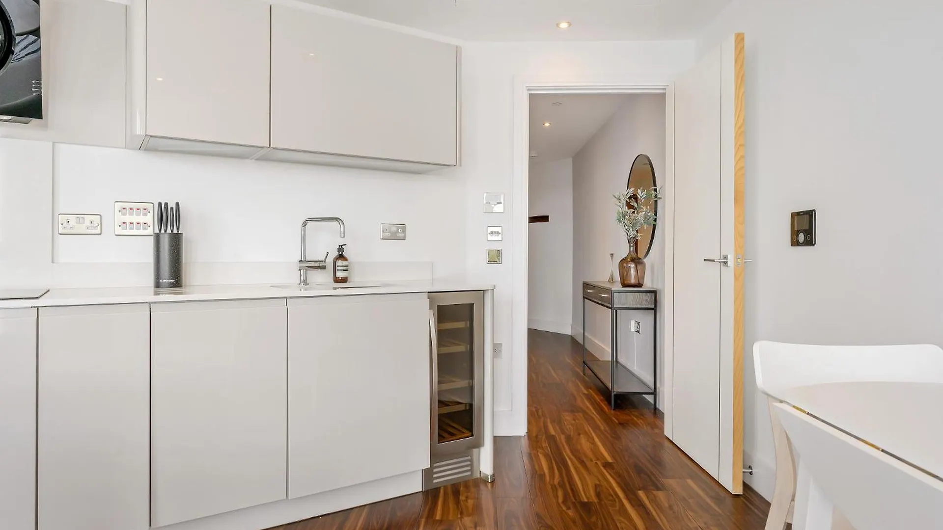 Stunning 1-Bed Apartment In London 0*,